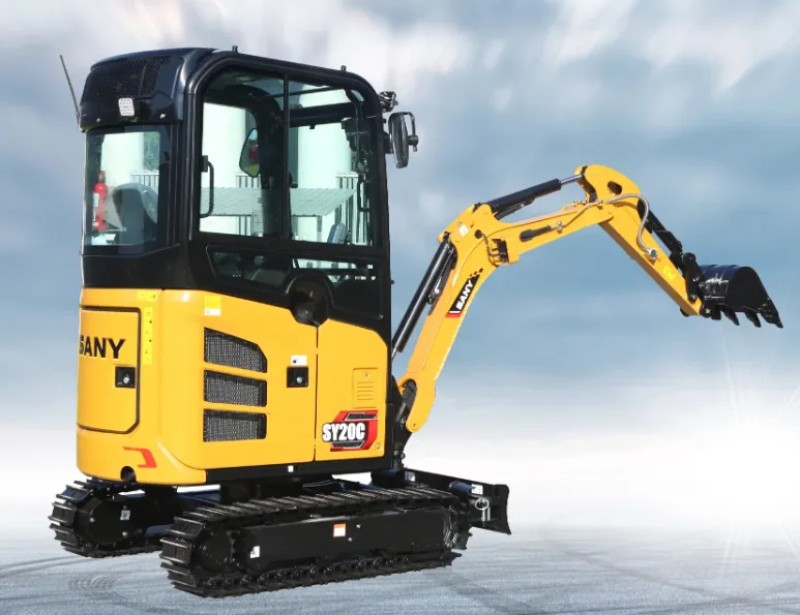 Микроэкскаватор SanySY20C: масса машины 250 кг, объем емкости 0,04 м3 и мощность 14,6 кВт